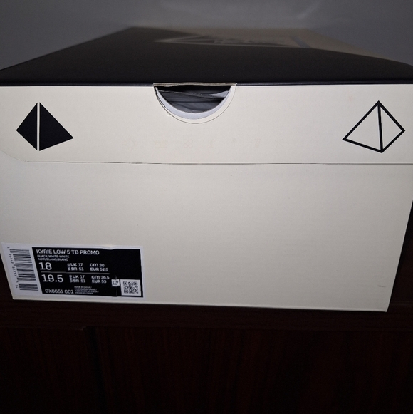 Nike Kyrie Low 5 TB Promo Black/ White-White in multiple sizes. NWB - Picture 12 of 12